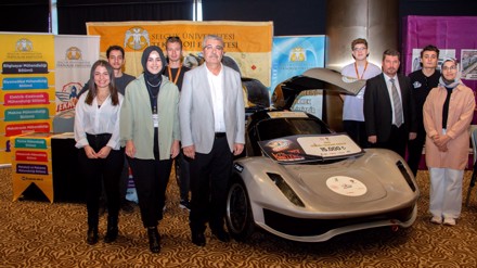 Selçuk Üniversitesi elektrikli aracı 'Alparslan', otomotiv sektörüyle buluştu